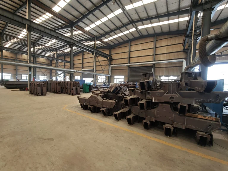 Compact equipment warehouse